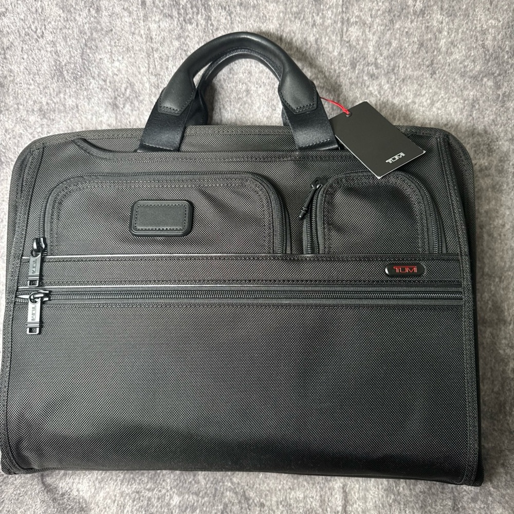 NEW Tumi Compact Large Laptop Brief BLACK Style 126164-1041 Retail $495